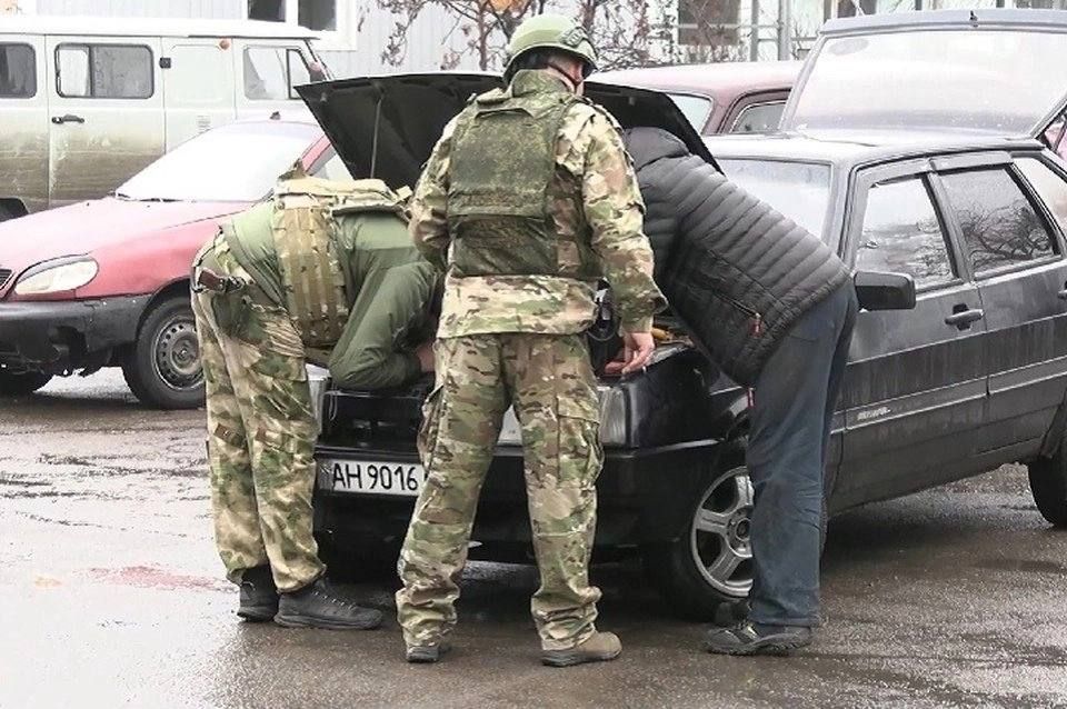 «Люди спешат привести документы в порядок»: в Курахово начался процесс замены водительских прав и автомобильных номеров на российские