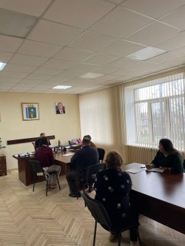 Борис Трима: Глава муниципального образования Мангушский муниципальный округ Борис Владимирович Трима провел встречу с индивидуальными предпринимателями пгт Мангуш по вопросу организации торговли в летний период