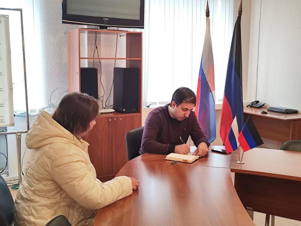 Замглавы Администрации Шахтерского муниципального округа обсудил со ждановцами вопросы жилищно-коммунальной сферы