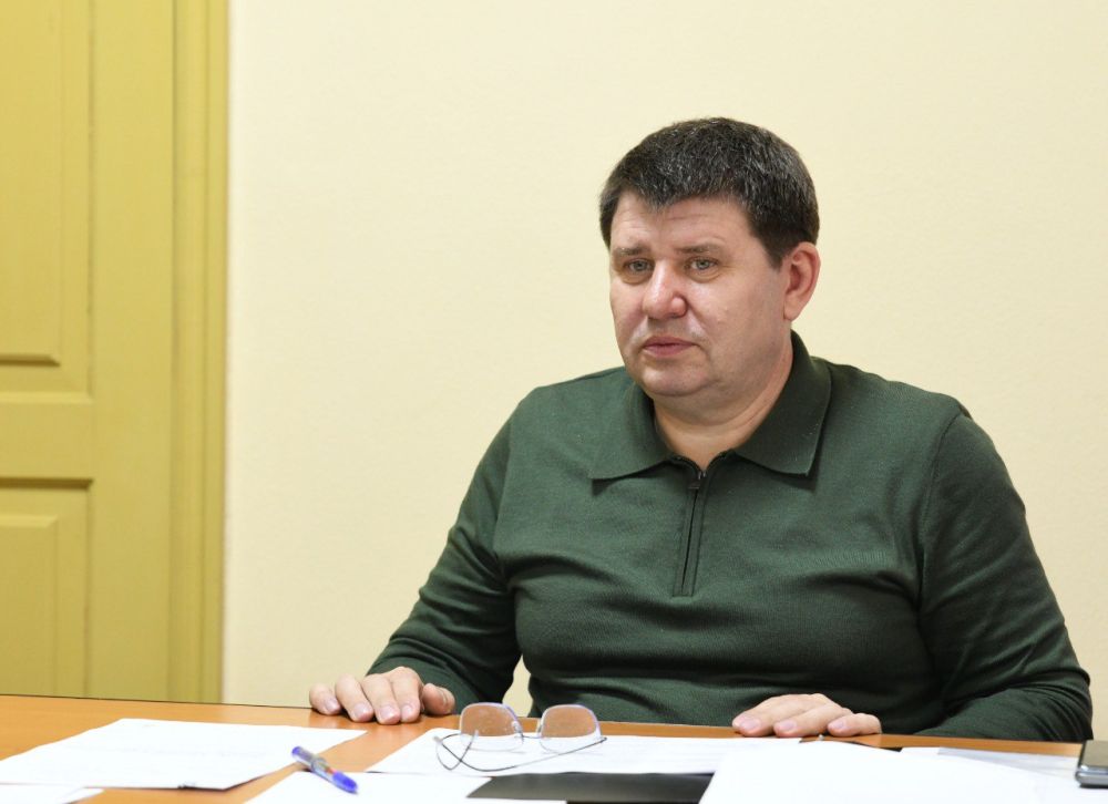 Владислав Ключаров: Сегодня ко мне на приём обратились по вопросам благоустройства, неудовлетворительной работы коммунальных служб, газификации, перебоев в водоснабжении, установки пандусов, ремонта кровли