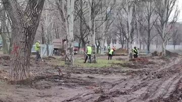 Глава ДНР проинспектировал ход работ по благоустройству сквера «Металлург» в Ленинском районе Донецка, начатые полтора месяца назад с участием региона-шефа Москвы