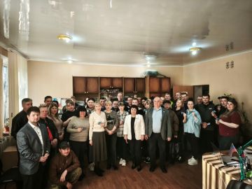 Енакиевские работники сферы жилищно - коммунального хозяйства пополнили ряды "Единой России"