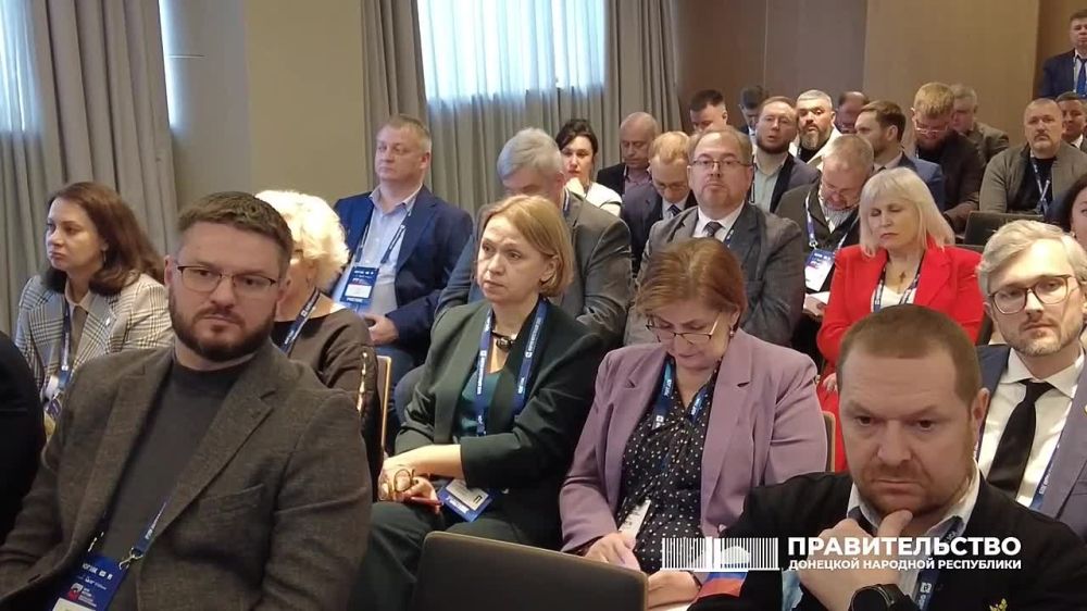 Андрей Чертков: На полях Форума принял участие в выездном совещании комитета Госдумы по экономической политике