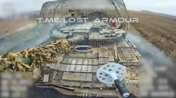 В районе н.п. Часов Яр операторы БпЛА Южной группировки войск сожгли вражеский танкт Т-80БВ