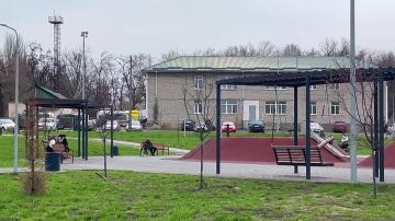 Виктория Жукова: Доброе утро!. Нижегородский сквер в нашем округе появился не так давно, тут интересно проводить время как малышам, так и взрослым