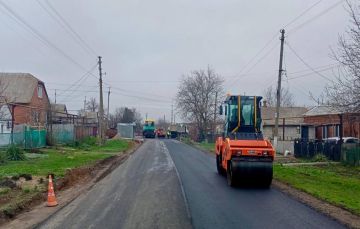 Дорожники Московской области ремонтируют съезды в Новоазовске