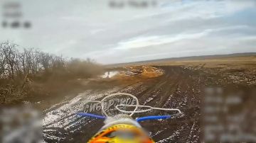 ПОСЛЕДНИЙ СОН. Оператор FPV-дрона Алейской бригады Сибирского объединения во время разведки позиций обнаружил спящую парочку ВСУшников 155 омбр