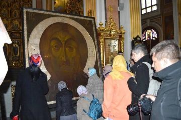 Духовная поддержка Донбасса: уникальную икону «Спаса Нерукотворного» доставили в главный собор Донецка