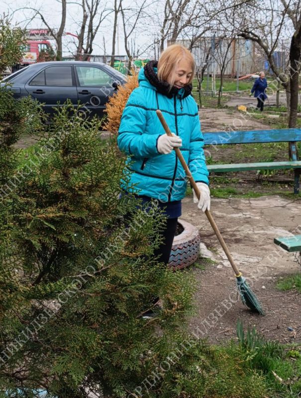 Общереспубликанский субботник на Комсомольском бульваре