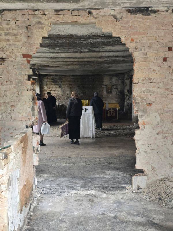 Виктория Мельникова: Первая Божественная литургия в разрушенном храме в Угледаре