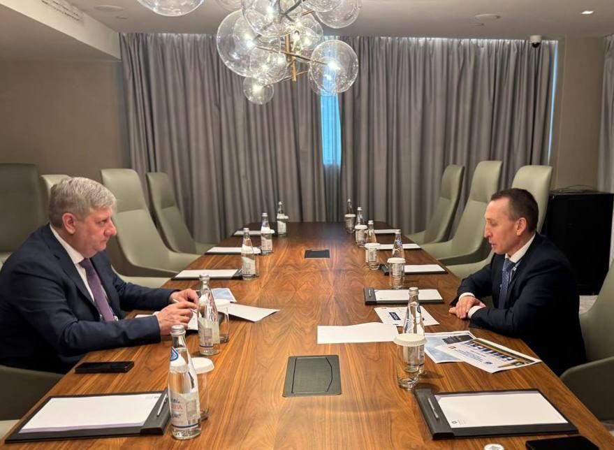 На Круглом столе по интеграции новых субъектов в Россию обсудили планы восстановления Ленобластью Енакиево и Мариуполя