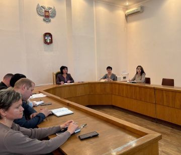 Наталья Великодная: Сегодня провела расширенное аппаратное совещание с начальниками отделов, секторов и структурных подразделений Администрации Тельмановского муниципального округа, территориальных подразделений министерств...