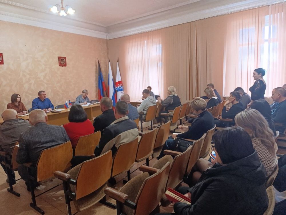 В Снежном представители органов местной власти обсудили ряд актуальных тем