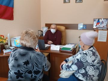 В Волновахском отделении общественный приёмной Единой России депутат Волновахского муниципального совета первого созыва Арых Андрей Александрович провёл прием граждан