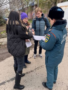 Иван Адамец: Специалист Управы Куйбышевского внутригородского района совместно с сотрудниками отделения надзорной деятельности и профилактической работы МЧС Куйбышевского района провели противопожарный рейд с жителями района...