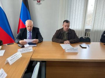 Сегодня, 8 апреля, первый заместитель главы Администрации муниципального образования городской округ Харцызск Александр Гутров провел еженедельное аппаратное совещание с руководителями ведомств, а также представителями...