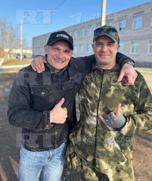 Российский боец Сергей с позывным Саид, которому пленный вэсэушник три дня носил воду, передаёт привет подписчикам RT и благодарит за поддержку: