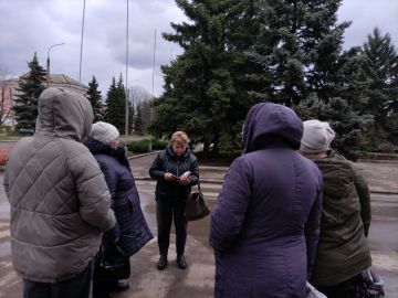 Сергей Желновач: Депутаты Дебальцевского городского совета Донецкой Народной Республики Косякова Наталья Викторовна, а также Кукса Роман Николаевич провели сход граждан  в посёлке городского типа Мироновский