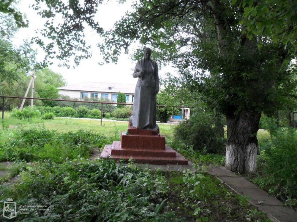 Игорь Лызов: Продолжаем рубрику: "Памятники Великой Отечественной войны: Братская могила" в с. Великое Мешково