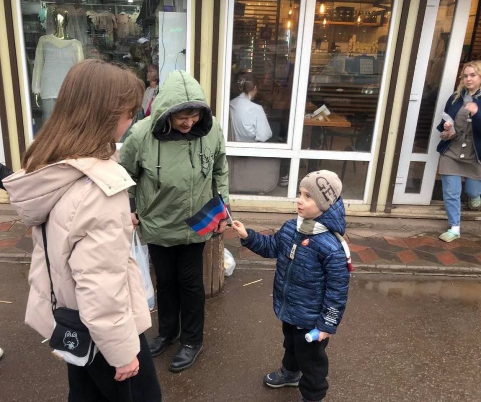 Игорь Мартынов: Прикоснёмся к истории. В день празднования провозглашения Донецкой Народной Республики, активисты местного отделения Российского движения детей и молодёжи "Движение Первых" и активисты "Народной Дружины"...