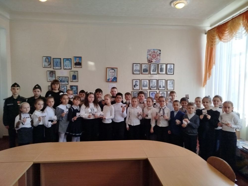 Ребятам Ждановки провели экскурсию в школьный музей