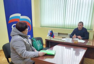 Прием граждан. Сегодня, 8 апреля, депутат Народного Совета ДНР Евгений Белашев провел личный прием граждан в общественной приемной Шахтерского местного отделения партии «Единая Россия»