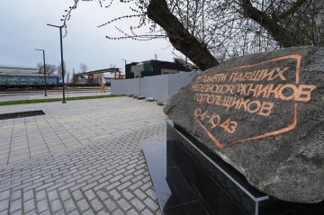 Памятник павшим железнодорожникам-подпольщикам возле мариупольского железнодорожного вокзала восстановлен