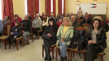 В День провозглашения Донецкой Народной Республики семьи подопечных филиала фонда «Защитники Отечества» собрались в харцызском городском ДК, чтобы пообщаться и вспомнить события 11-летней давности
