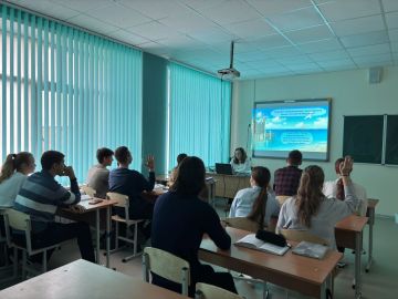 В ГБОУ «Ялтинская школа №1» прошел увлекательный интерактивный урок «Севастополь — город герой! История», организованный по проекту Всероссийской политической партии «Единая Россия»