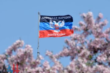 Главное на 18:00:. Курская область почти освобождена: флаг РФ поднят над Гуево США вывозят оборудование и персонал из важнейшего логистического хаба помощи Киеву Украина конфискует более полутора тысяч российских вагонов...