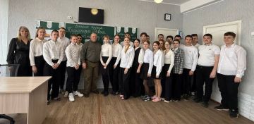 В школе Шахтерска прошел открытый классный час о современном транспорте