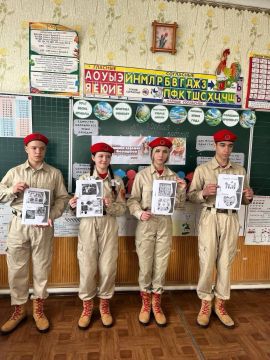 ДЕНЬ ЗДОРОВЬЯ!. Юнармейцы отряда ВПК «Пламя» штаба местного отделения городского округа Харцызска СШ № 4, ученики из 8-А класса Мокровуз Виктория, Воробьев Сергей, Матинян Михаил, Хропот Елизавета приняли участие в акции «Мы...