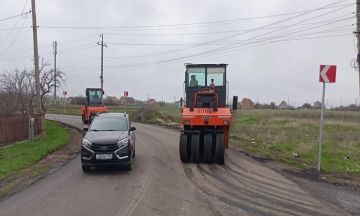 Специалисты Московской области уложили новое дорожное покрытие на одной из улиц Новоазовска