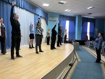 В Минтруда ДНР прошла производственная зарядка, которая стала важной частью инициативы по улучшению здоровья и физической активности сотрудников