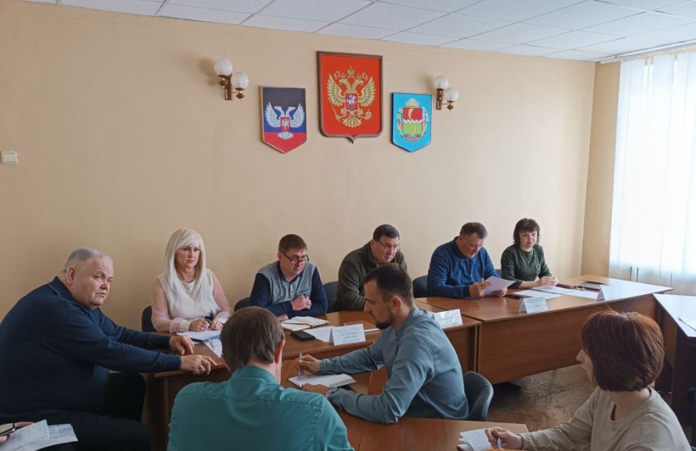 Игорь Лызов: На еженедельном аппаратном совещании с начальниками управлений, отделов, секторов администрации округа и руководителями учреждений рассмотрели ряд вопросов