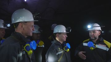 Евгений Лисицын: На глубине, в самом сердце шахты «Комсомольская» города Кировское, прямо в рабочей обстановке – под грохот пород и запах угля – прошла по-настоящему знаковая церемония