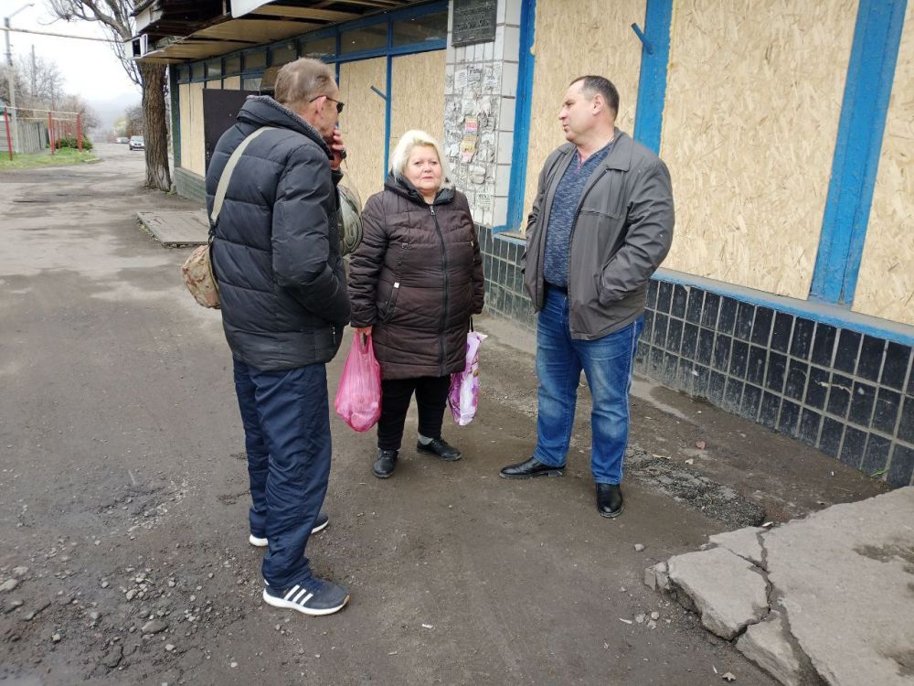 Встречи с населением. 9 апреля заместитель начальника Юнокоммунаровского территориального отдела управления по обеспечению деятельности территорий администрации городского округа Енакиево Игорь Бутов провел встречи с...