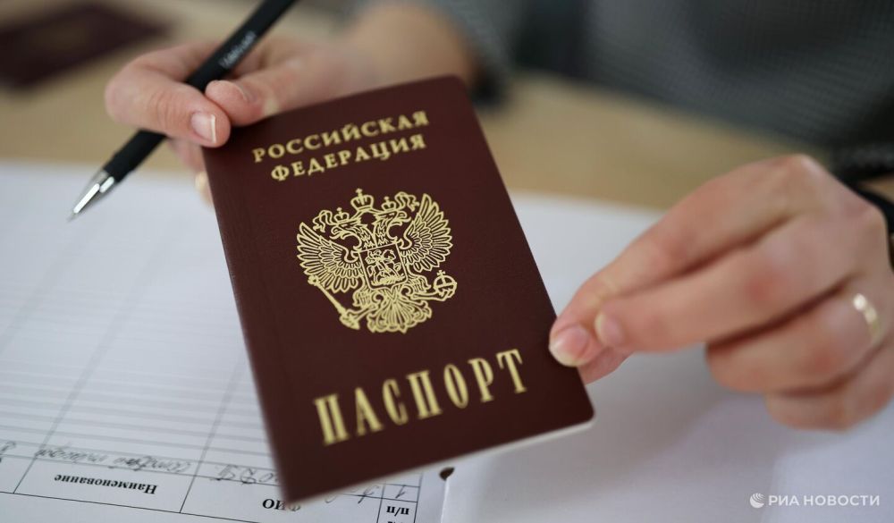 Первые жители Красногоровки в ДНР получили российские паспорта