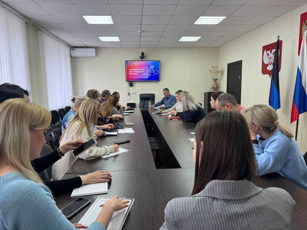 Таймураз Арсоев: Сегодня 10 апреля 2025 года в преддверии Дня космонавтики провел интеллектуальную игру &quot;Космические достижения России&quot; среди команд из служащих Волновахского муниципального округа Донецкой Народной Республики