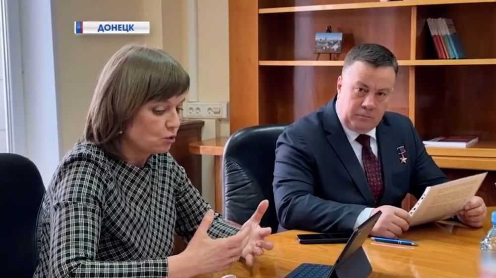 Председатель Народного Совета ДНР Константин Кузьмин и депутаты парламента вошли в группу по созданию Кодекса защитника Отечества