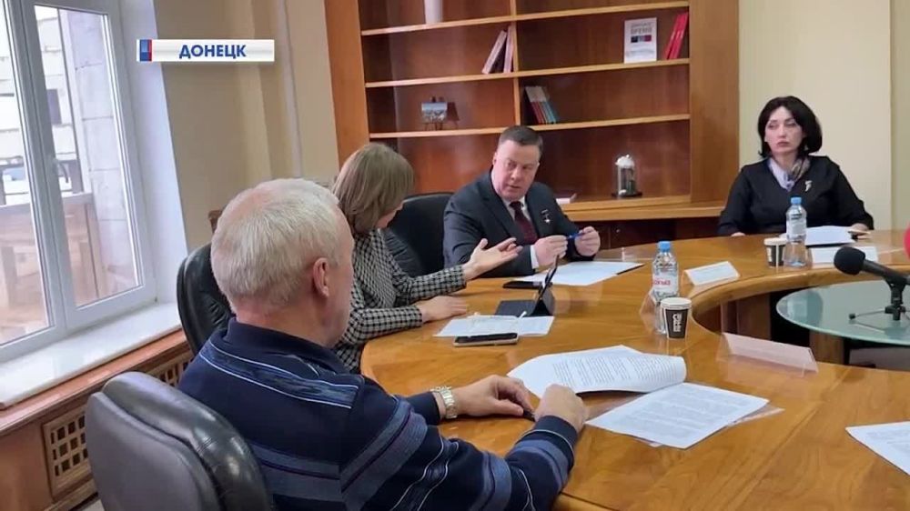 Председатель Народного Совета ДНР Константин Кузьмин в ходе заседания рабочей группы по созданию Кодекса защитника Отечества отметил, что военнослужащие - главная опора нашего общества