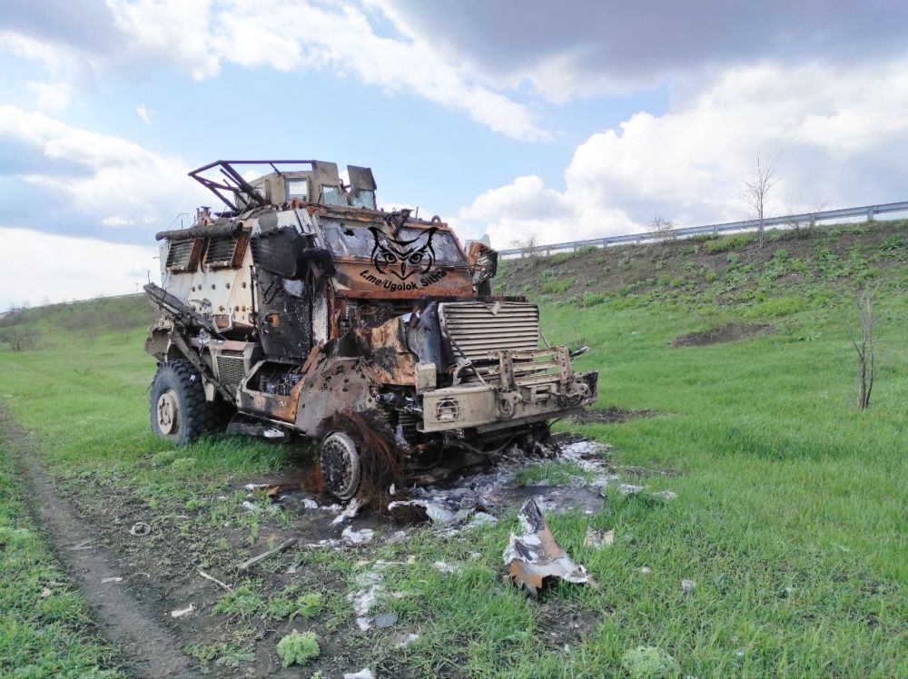Юрий Котенок: Уничтоженный International MaxxPro, брошенный ВСУ в районе Новогродовки
