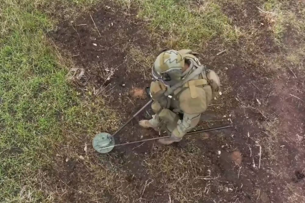 Военные инженеры Южной группировки войск осуществляют сплошное разминирование местности на Кураховском направлении