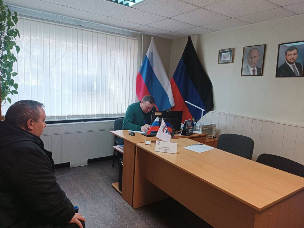 Приём граждан в Общественной приёмной партии &quot;Единая Россия&quot; города Снежное