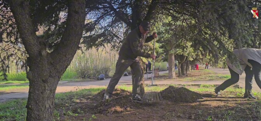 Игорь Мартынов: Общегородской субботник. 12 апреля в городском округе Енакиево состоялся общегородской субботник, объединивший усилия администрации округа, активистов молодежных организаций, неравнодушных жителей и местных...