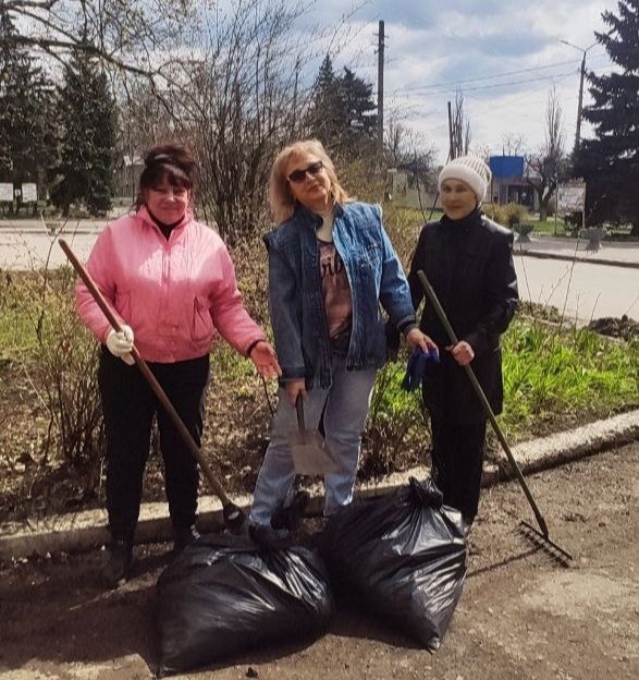 Ждановцы вышли на уборку города