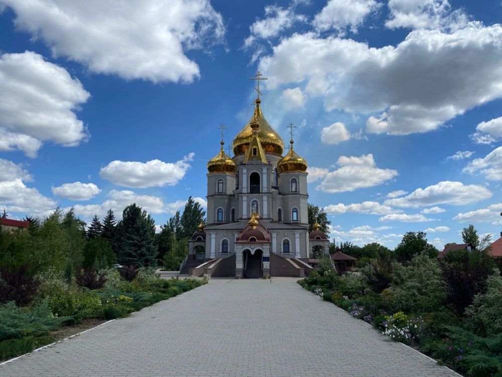 Магаданцы благоустроят территорию Храма в Ждановке