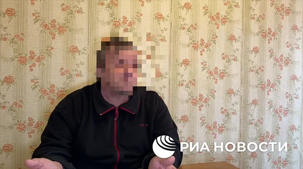 Украинские военные убили мирную жительницу Курахово (ДНР), которая скрывалась от обстрелов в подвале, рассказал РИА Новости беженец из города