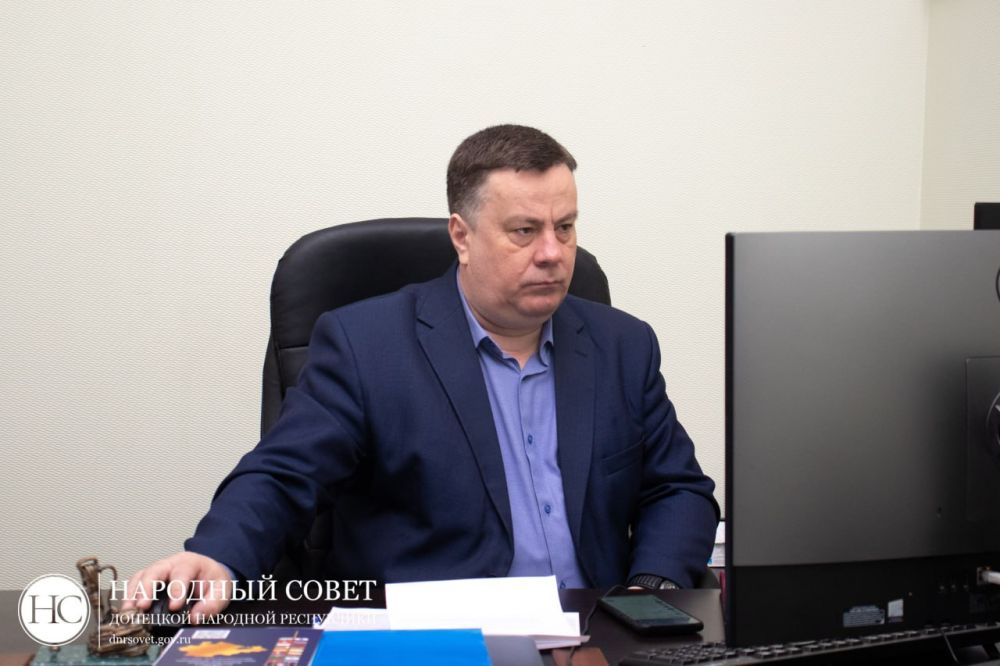 Председатель Народного Совета ДНР Константин Кузьмин принял участие в еженедельном оперативном совещании Главы ДНР Дениса Пушилина с Правительством