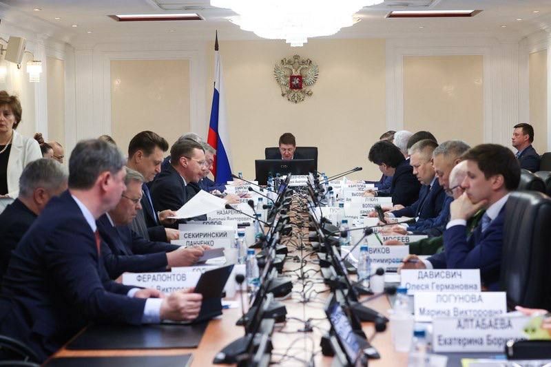 Александр Волошин: #Работа_в_СФ. Сегодня в Совете Федерации состоялось заседание Комитета по федеративному устройству, региональной политике, местному самоуправлению и делам Севера под председательством Андрея Шевченко ...